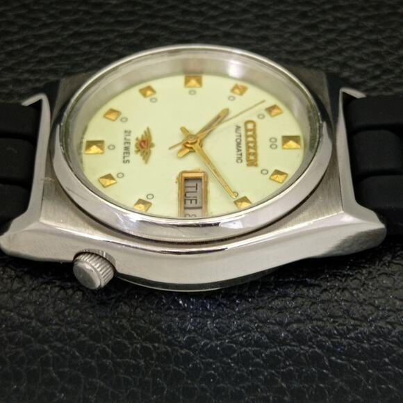 Vintage 1976 Citizen Automatic Mens Silver Watch W/daydate & Radium accents - Picture 5 of 9